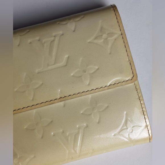 Louis Vuitton Ivory Vernis Sarah Wallet - Picture 5 of 16